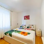 Happy In Center 10 Min Walk From Bacvice Апартаменты