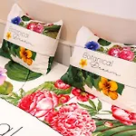 Апартаменты Happy In Center 10 Min Walk From Bacvice