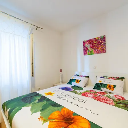 Happy In Center 10 Min Walk From Bacvice Апартаменты
