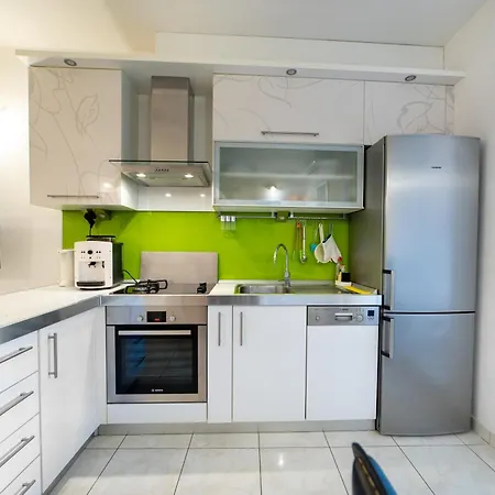 Happy In Center 10 Min Walk From Bacvice Апартаменты *