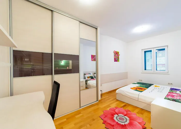 Happy In Center 10 Min Walk From Bacvice Split