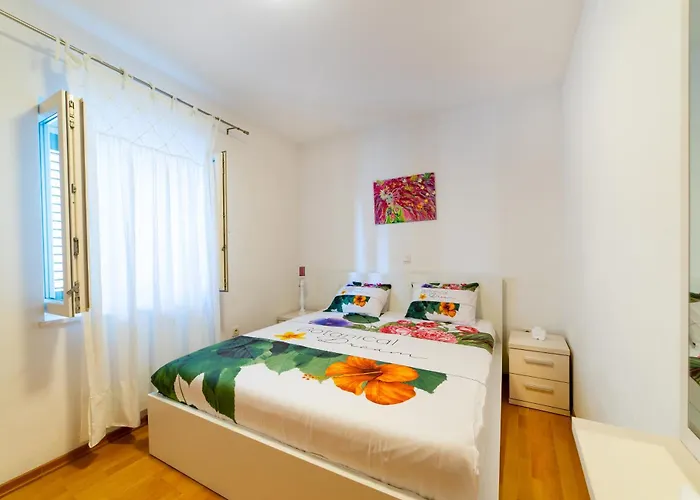 Happy In Center 10 Min Walk From Bacvice Apartman