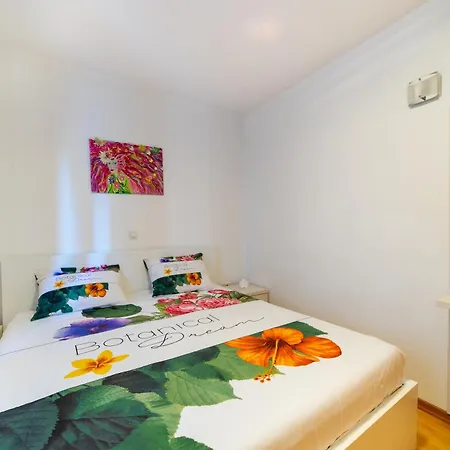 Apartment Happy In Center 10 Min Walk From Bacvice *