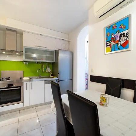 Apartment Happy In Center 10 Min Walk From Bacvice