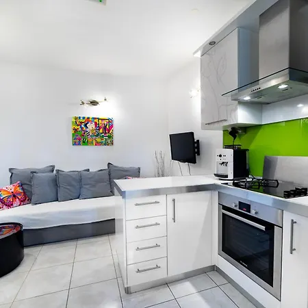 Happy In Center 10 Min Walk From Bacvice Apartment