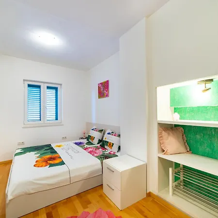 Happy In Center 10 Min Walk From Bacvice Apartament